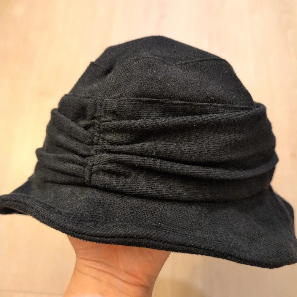 Comhats Black Cloche Bucket Hat Ruched Bow Gold Logo Charm Women Large